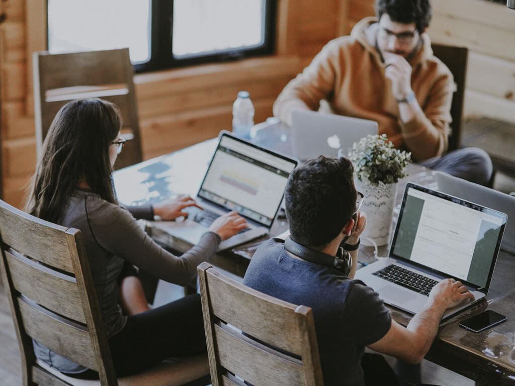 Zoho vs Microsoft 365: Which Business Suite Fits Your Organization?